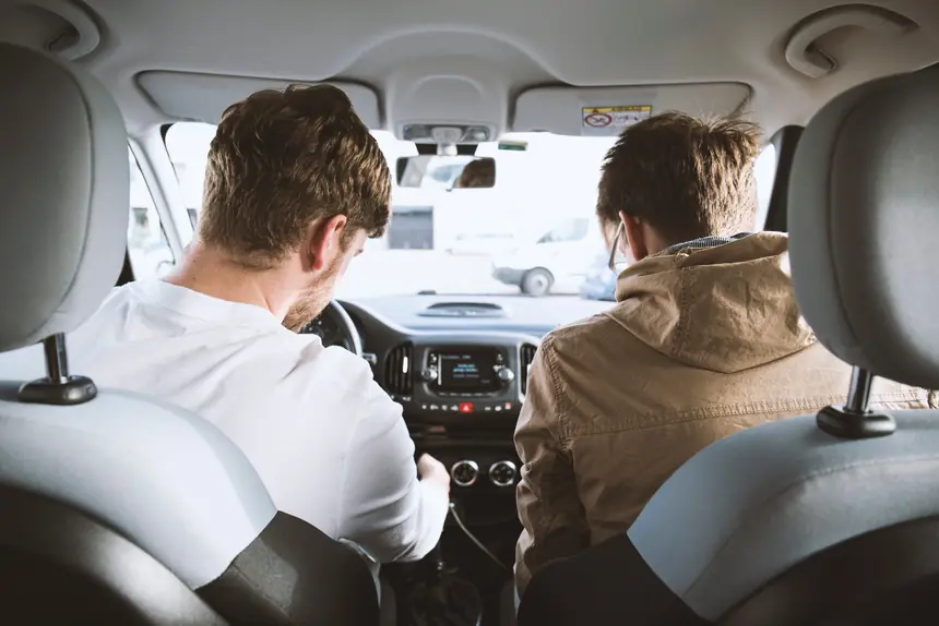 Leçon de conduite avec un moniteur de l'Auto-École Guépard